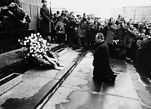 willy-brandt-kniefall-warschauer-ghetto-jpg